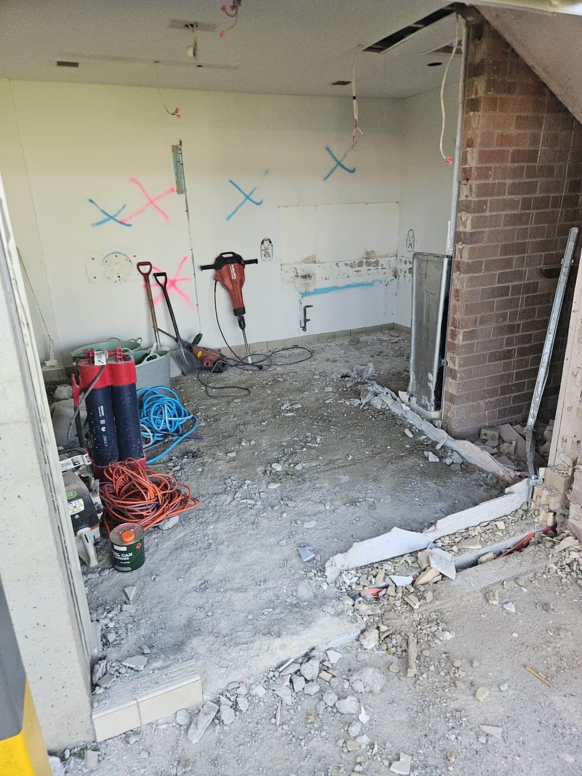 Kings Demo & Rubbish — De-Fits, Make Goods, Strip Outs, Demolition Sydney