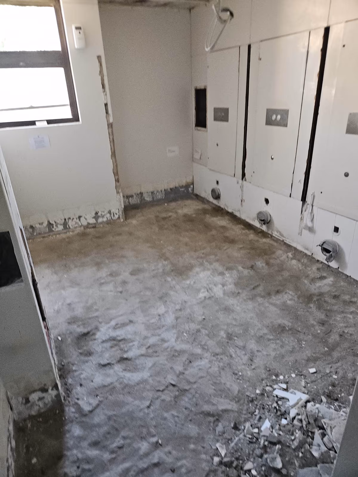 Kings Demo & Rubbish truck — De-Fits, Make Goods, Strip Outs, Demolition